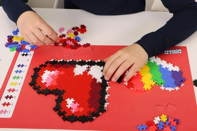 Kreatives Bauen mit Plus-Plus