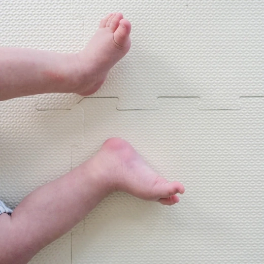 Weiche und sichere Fläche für Kinder