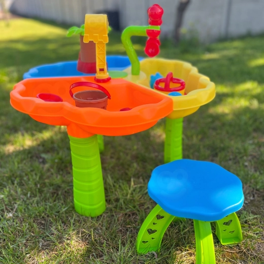 Bequemer Stuhl für kleine Baumeister