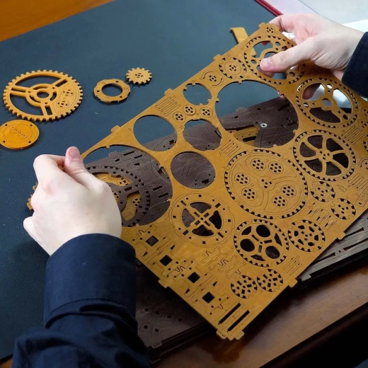 Aufbau ohne Klebstoff – saubere und clevere Konstruktion