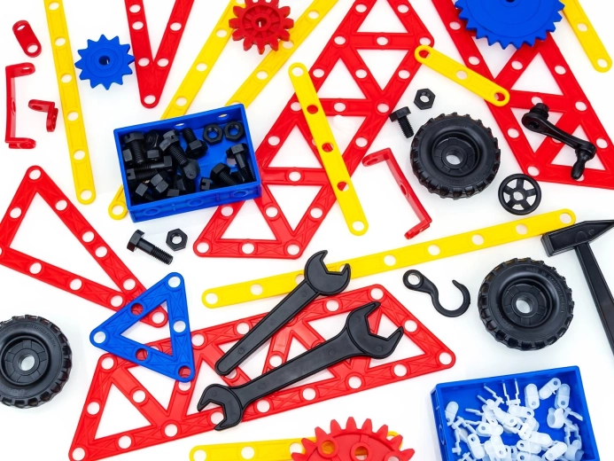 Bauen Sie funktionsfähige Modelle mit Zahnrädern und Kette