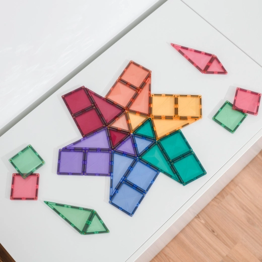 Transparente Pastellfarben, die zum Spielen einladen