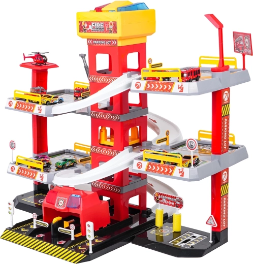 Dreistöckiger Parkplatz mit Aufzug