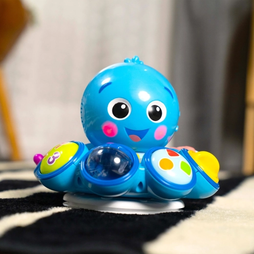 Interaktiver Oktopus Opus: Lichter, Klänge und Bewegung