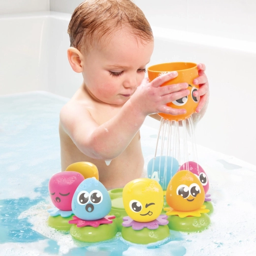 Wasserspiele: Spritzen und Tauchen