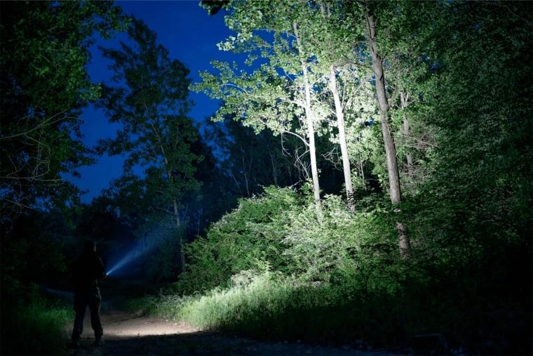 Starker, ausgewogener Lichtkegel mit großer Reichweite