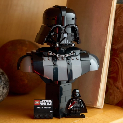 Dekoration auf Sockel mit Minifigur