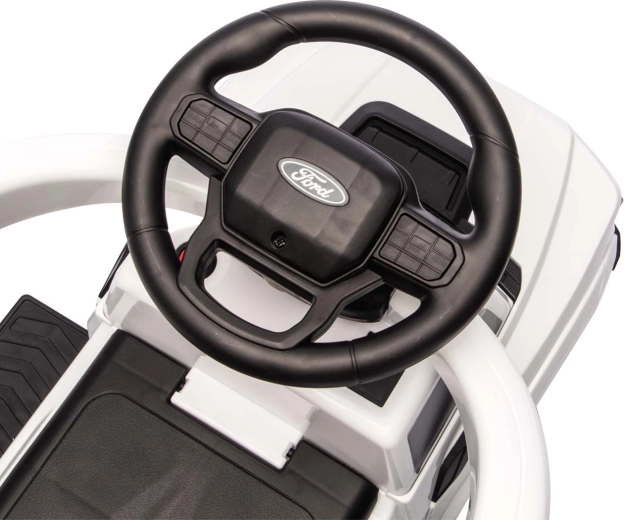 Realistische Ford-Details und Lenkrad mit Sounds