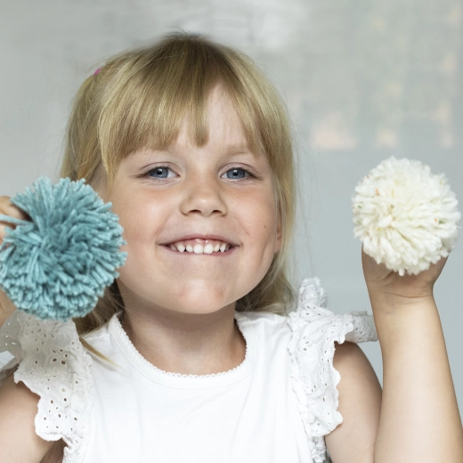 Weiche Pompons und sinnliches Basteln