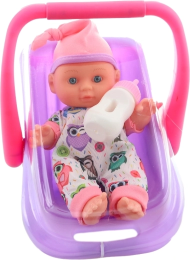 Fläschchen und niedliches Outfit mit Eulen