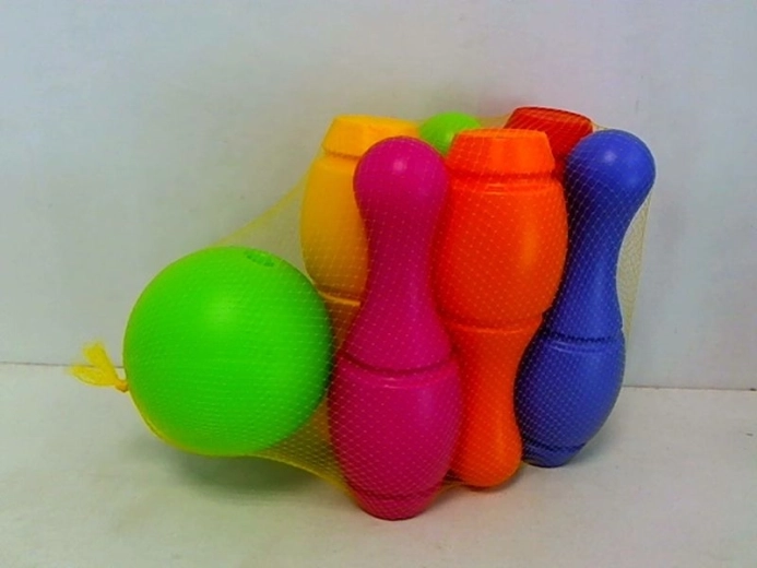 Gigantische Kegel für Kinder