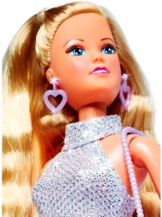 Glänzendes Abendoutfit