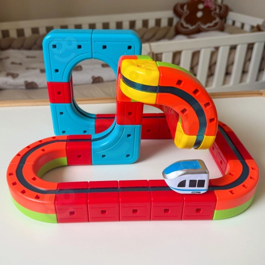 Elektrischer Zug mit USB-Ladung