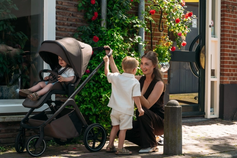 Kinderwagen, der mit dem Kind mitwächst