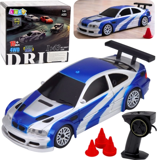 RC-Driftauto E46 4WD 1:43 mit Pylonen