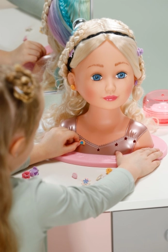 Umfangreiches Zubehör für kleine Stylistinnen