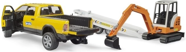 Gelände-Pick-up RAM mit öffnenden Türen