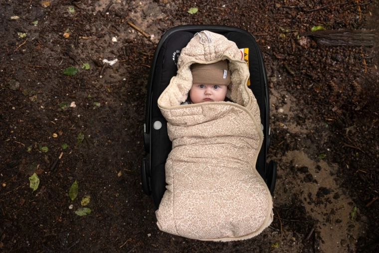 Geeignet für Babyschalen dank Öffnungen am Rücken