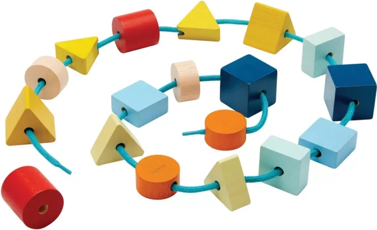 Auffädelperlen PlanToys – geometrische Formen