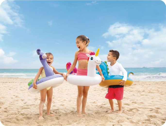 Spaß im Pool und am Meer