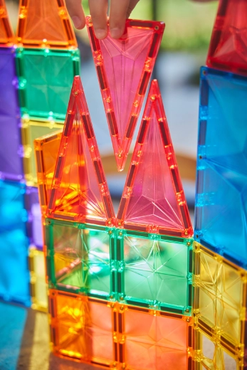 Bauen auch auf vertikalen magnetischen Flächen