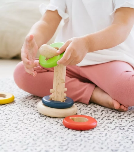 Umweltfreundliches und sicheres Spielzeug aus nachhaltigen Materialien