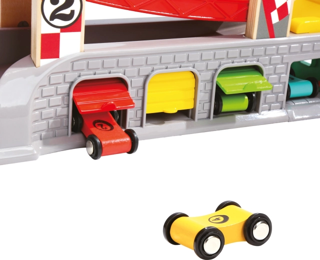 Garagen und Boxen für realistisches Spiel