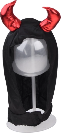 Kapuze mit auffälligen Hörnern für einen authentischen Look