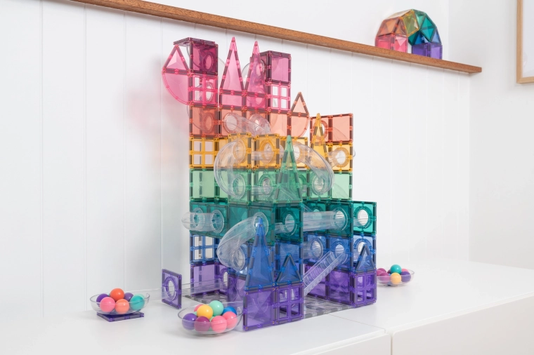 Bauen Sie hohe und stabile Kugelbahnen