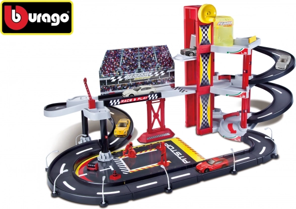 Bburago Ferrari Race & Play – Garage mit Rennstrecke und Auto 1:43