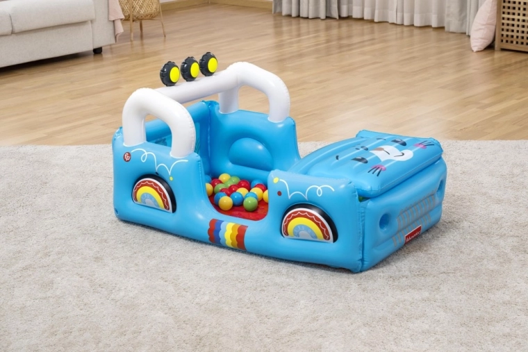 Interaktives Design mit Tieren und Motorhaube