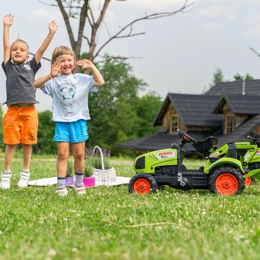 Lenkrad mit Hupe und robuste Räder für Fahrten im Freien