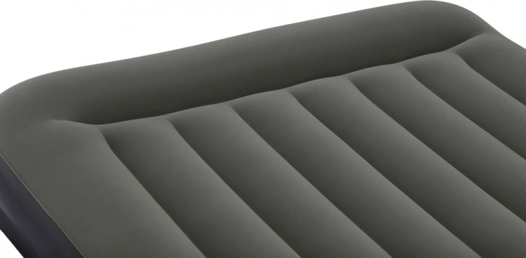 Bequeme Veloursoberfläche und integriertes Kissen