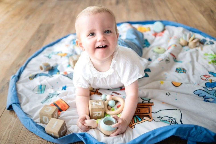 Spielfläche mit weicher Polsterung