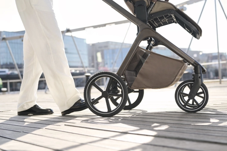 Sanfte Fahrt dank großer Räder und Federung