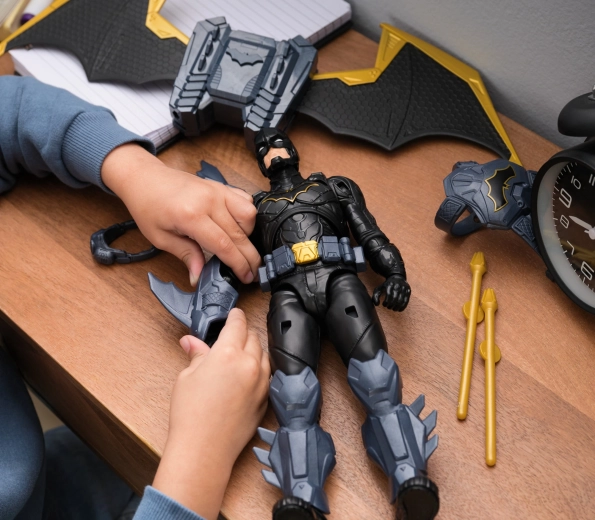 Bring Action mit Flügeln und Rüstung in Bewegung