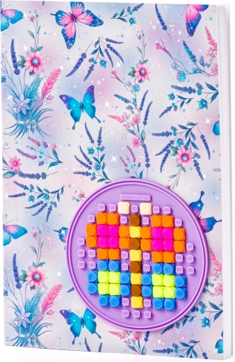 Verspieltes Schmetterlingsmotiv, das Freude bereitet