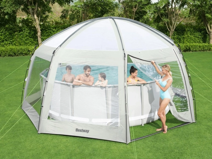 Geräumige Kuppel für Pools und Sitzbereiche