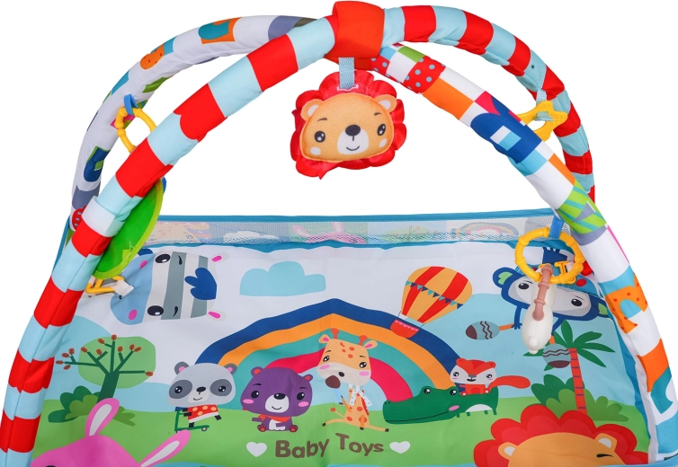 Abnehmbarer Spielbogen und Sinnesförderung