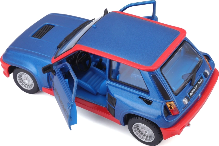 Öffnende Türen und realistischer Innenraum