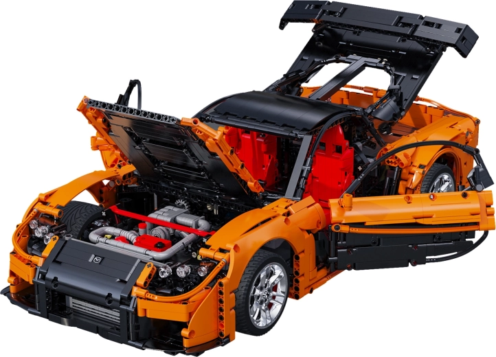 Detailreiche Mechanik und öffnende Elemente