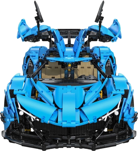 Detailliertes Interieur und sportlicher Look