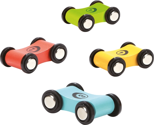 Vier robuste Autos im Set