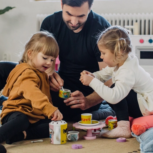 Buntes Pippi-Design, das Kinder ins Spiel hineinzieht