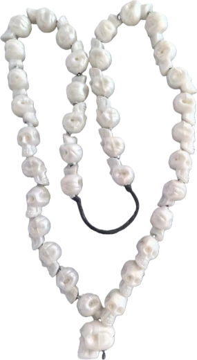 Partykette mit Skelettmotiv