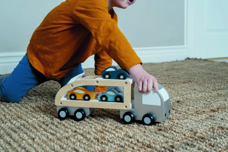 Spiel, das Motorik und Fantasie fördert