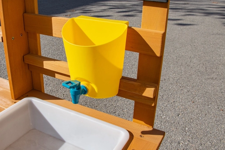 Echter Wasserspaß mit Tank und Hahn