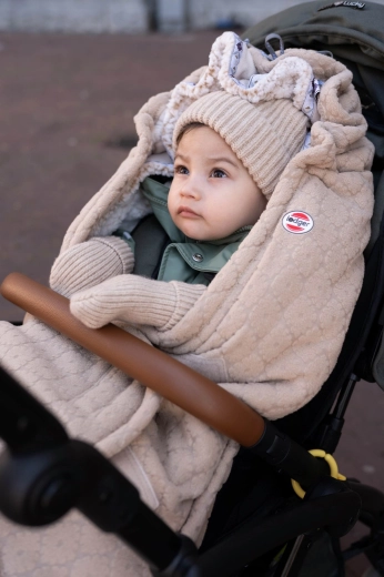 Stylischer Bommel und Umschlagbund