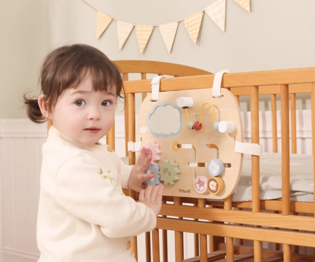 Einfache Befestigung am Kinderbett