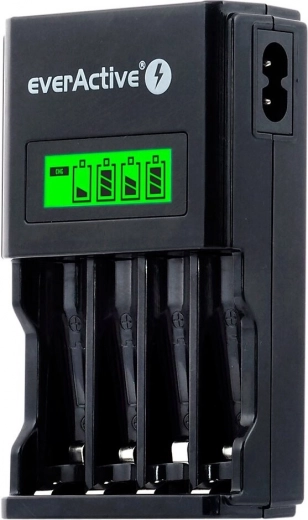 Schwarzes Ladegerät everActive NC-450 für AA/AAA Batterien